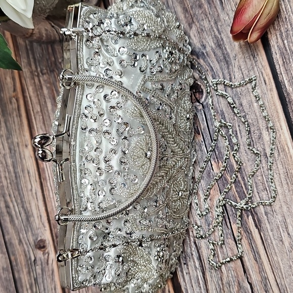 VINTAGE STYLE SILVER SEQUIN BEADED CLUTCH CROSSBODY EVENING BAG - Picture 2 of 11